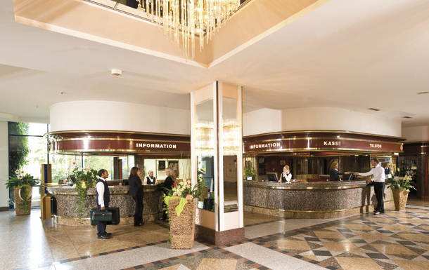 Rezeption des Maritim Hotel Bonn