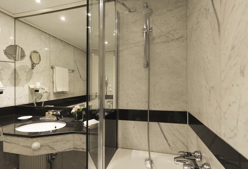 Maritim Hotel proArte Badezimmer