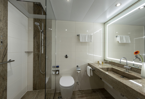 Badezimmer im Maritim Hotel Bremen