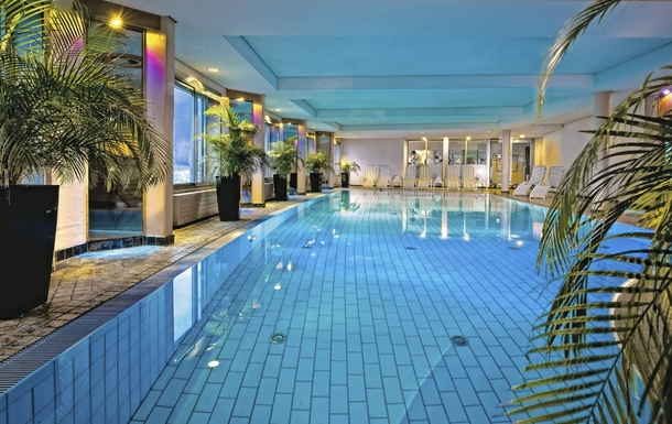 Schwimmbad im Maritim Hotel Frankfurt