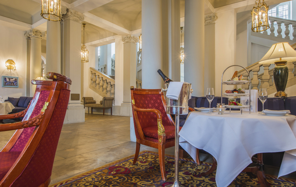 Cafe Vestibul Opera Etagere